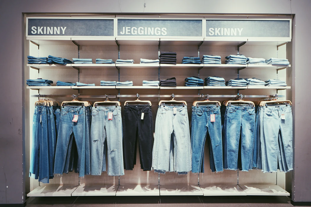 What are the best shoes to wear with men’s skinny jeans?