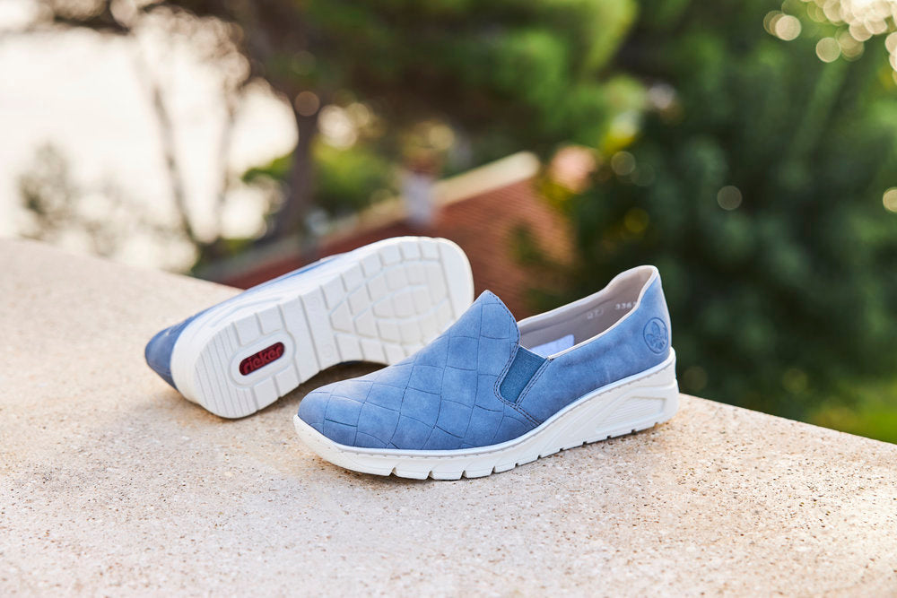 Comfort in slip-on shoes: A fitting and style guide