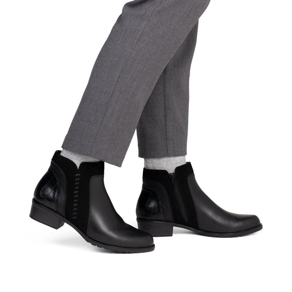 Women's Ankle Boot - Black | D6893-02